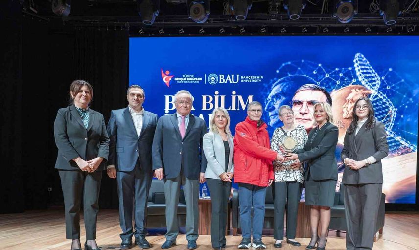 Aziz Sancar'dan öğrencilere gülümseten çalışma öğüdü