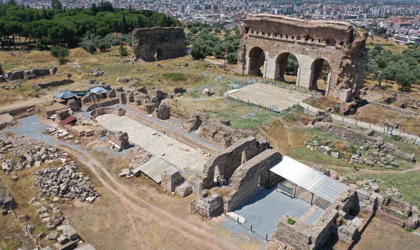 Tralleis'te Hamam Gymnasium frigidariumunda 2 bin yıllık antik havuz ortaya çıktı