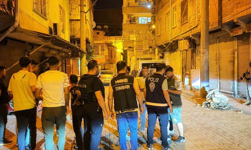 Diyarbakır Bağlar'da gece şok uygulaması: aranan çok sayıda kişi yakalandı