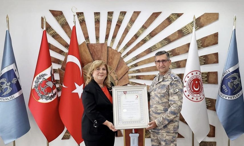 Kızılay’dan tuğgeneral Mustafa Baş’a kurumsal gümüş madalya