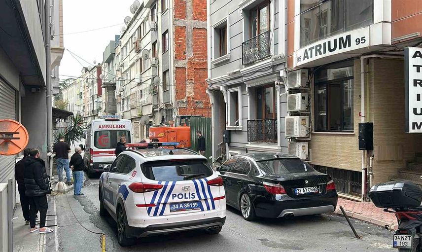 Şişli'de çatı geçişi sırasında düşen 26 yaşındaki kadın yaşamını yitirdi