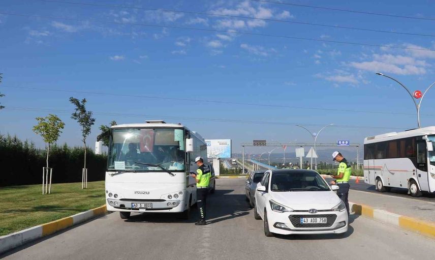 Kütahya'da jandarma, emniyet kemeri ve çocuk bağlama sistemi denetimini sürdürdü