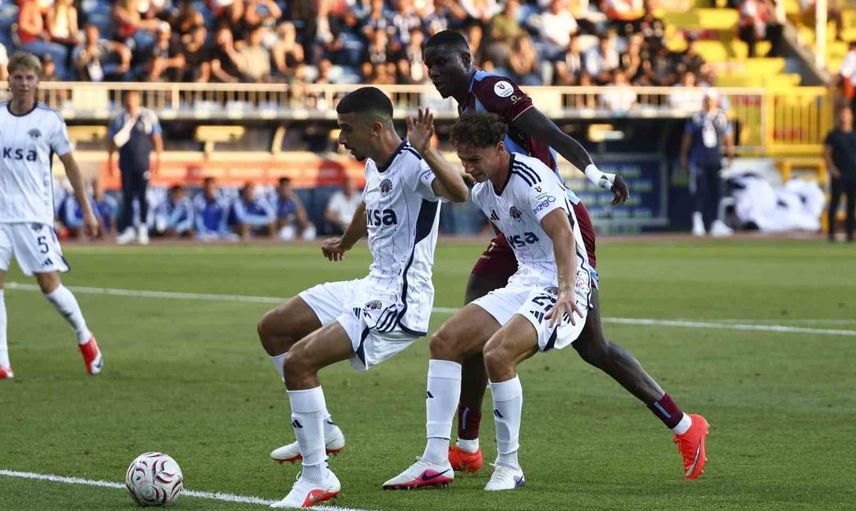 Trabzonspor Saviolo'nun golüyle ilk yarıyı 1-0 önde tamamladı