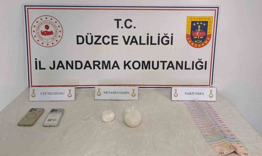 Düzce'de vitesin altındaki gizli bölme suç trafiğini ortaya çıkardı