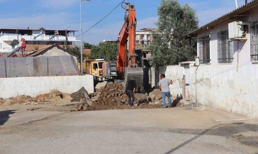 Sümer mahallesinde üç sokakta yol yenileme çalışması başladı