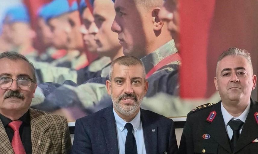 Bağışlarıyla örnek olan iş insanına Mehmetçik Vakfı'ndan altın madalya ve berat