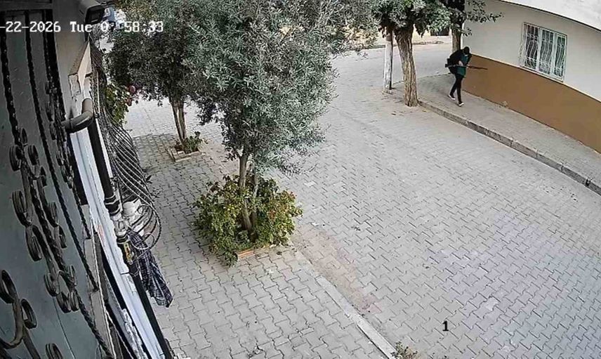 Turgutlu saldırısının güvenlik kamerası görüntüleri şüphelinin rahat tavrını gösterdi