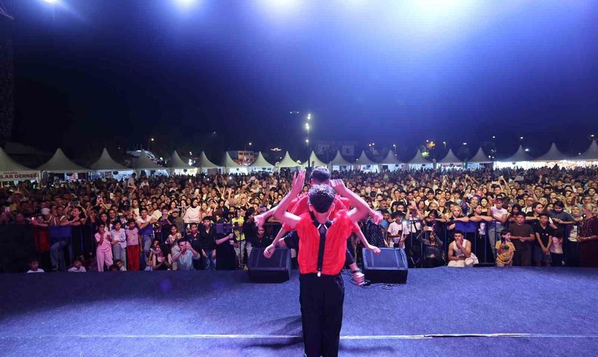 Sakarya'da yedi günlük kültür şöleni Roman buluşması ve konserle sona erdi