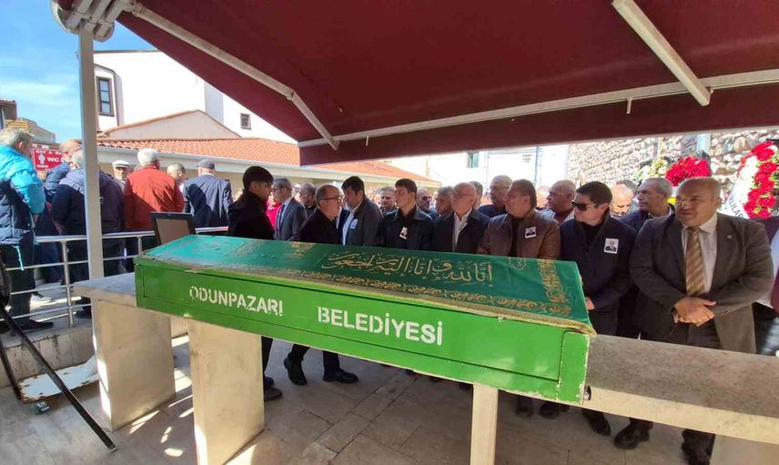 Muhtarlar günü'nde fenalaşan Erol Erdal Gürdoğan, son yolculuğuna uğurlandı