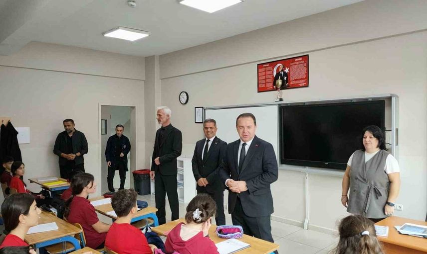 Zonguldak'ta bayrak töreninde eğitim gündemi konuşuldu