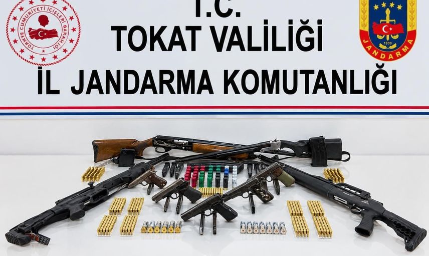 Yeşilyurt'ta jandarmadan eş zamanlı operasyon: çok sayıda ruhsatsız silah ele geçirildi