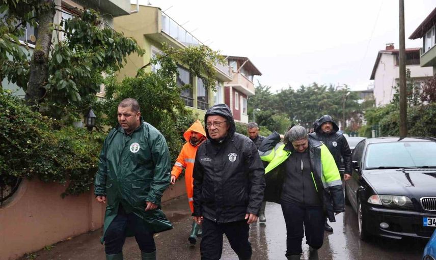 Şile belediyesi 24 saat sahada: yağışa karşı tahliye ve temizlik çalışmaları sürüyor