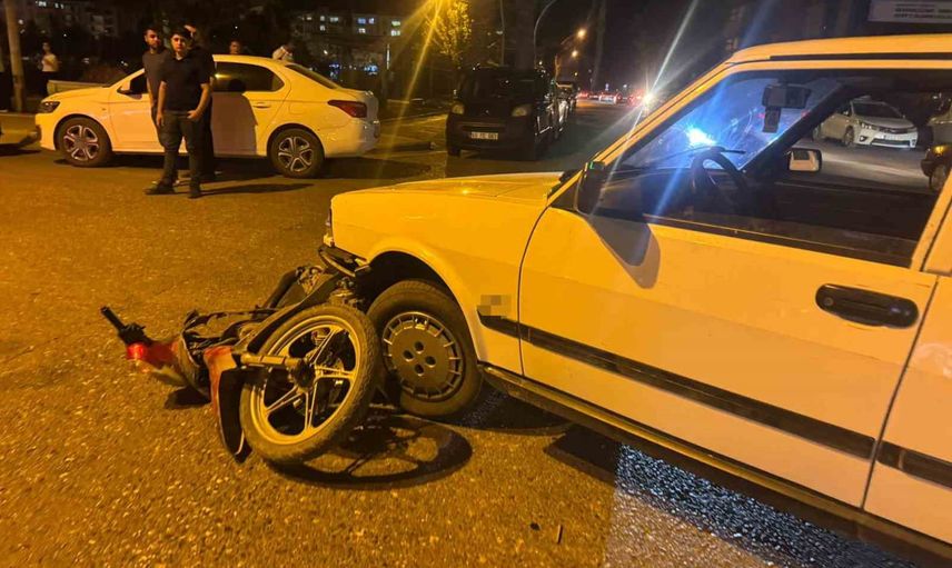 Motosiklet sürücüsü Birecik'te çarpışma sonucu yaralandı