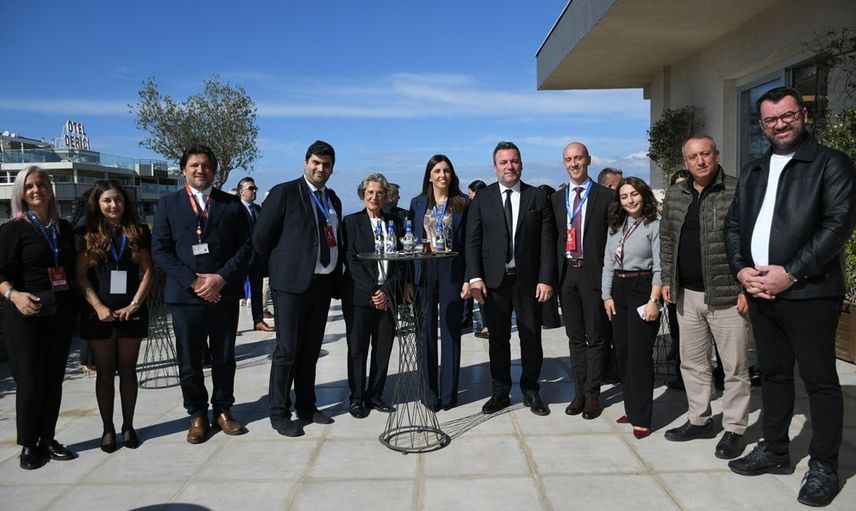 Kuşadası'nda kardeş şehirlerden oyuncaklarla cumhuriyet buluşması