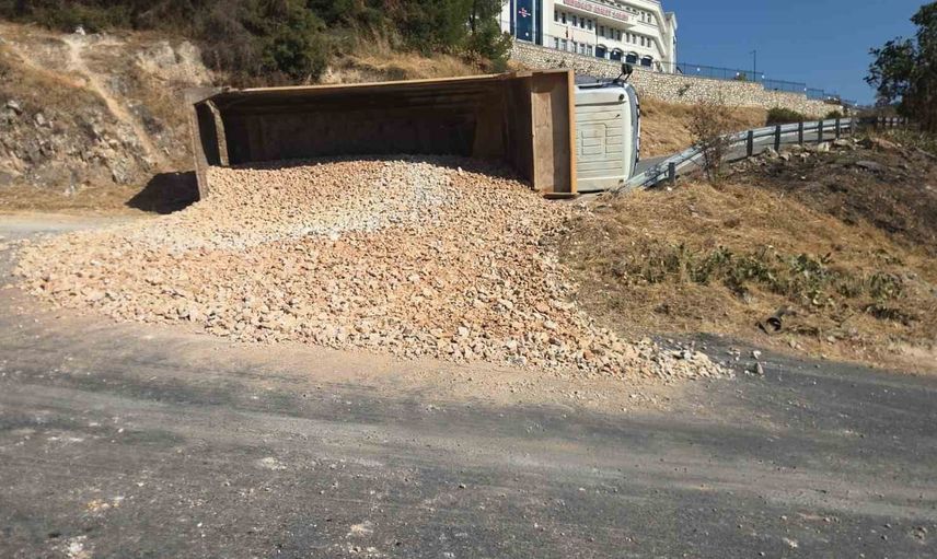 Kaza sürücünün soğukkanlı manevrasıyla daha ağır sonuçlanmaktan kurtuldu