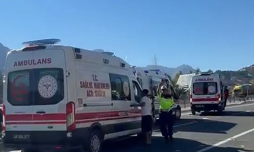 Göksun'da öğleden sonra kaza: plaka direğine çarpan otomobilde 1 kişi öldü