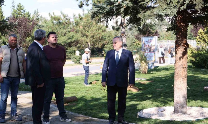 Rektör Altun kampüs yaşamına katkı verecek park çalışmalarını inceledi
