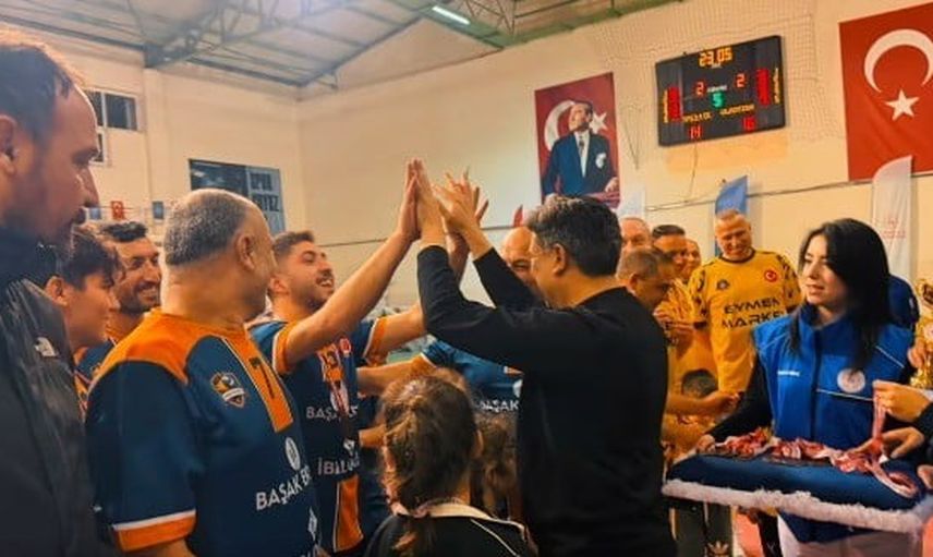 Söğüt'te kurumlar arası voleybol turnuvası cumhuriyet coşkusuyla tamamlandı
