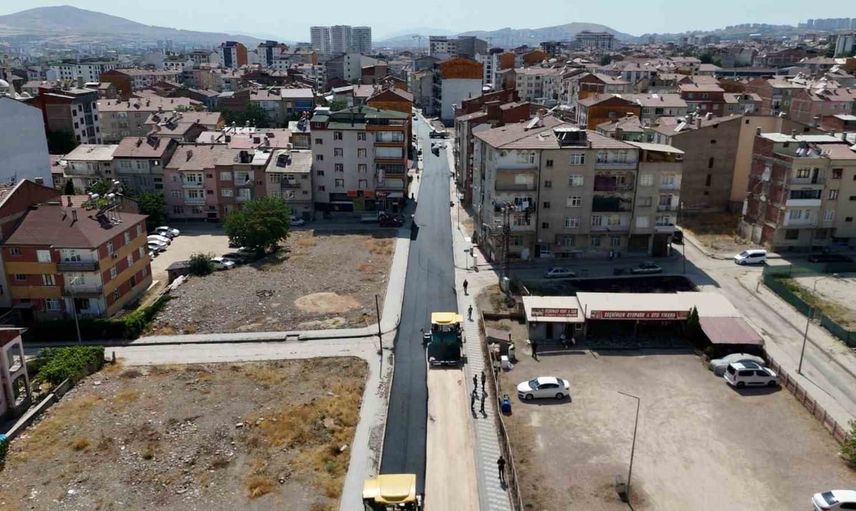 Elazığ'da Sarayatik sokakları 20 bin ton sıcak asfaltla yenilendi