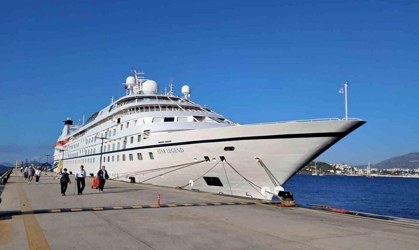 Bodrum rıhtımında bir gün: Star Legend 300 yolcuyla limana demir attı