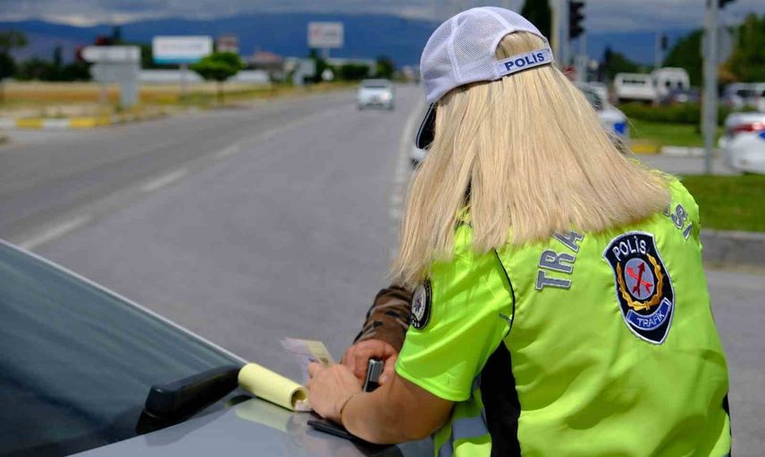 Düzce'de yoğun yol denetimleri: 204 araç trafikten men edildi