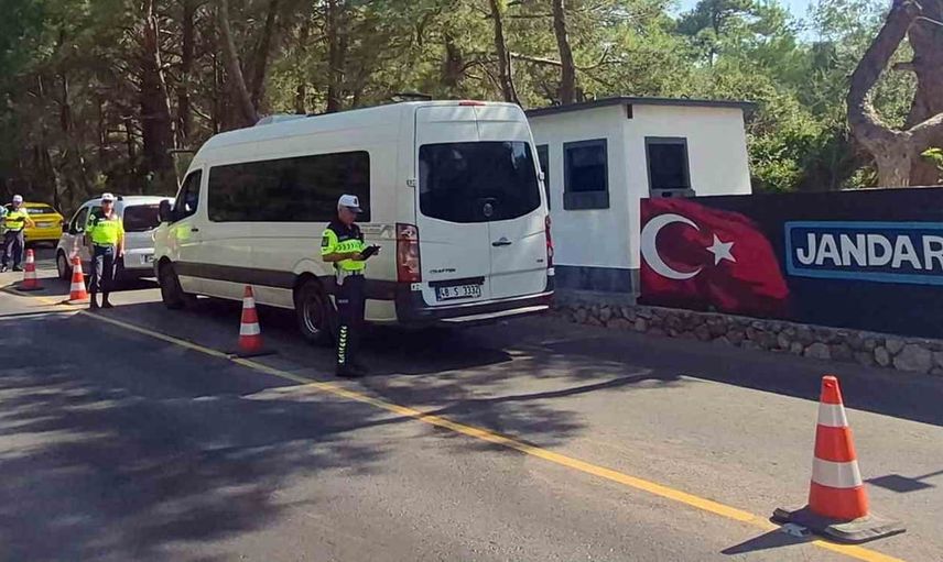 Muğla'da kapsamlı trafik denetiminde 233 araç trafikten men edildi