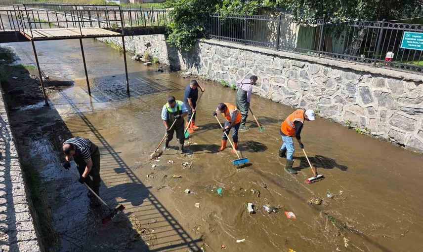 Alabalık Deresi'ne müdahale: belediye dere yatağını temizleyip çevreyi düzenledi