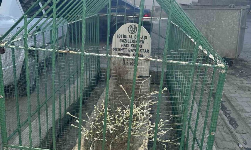 Yerleşim genişledi, İstiklal Savaşı gazisinin mezarı evlerin arasında kaldı
