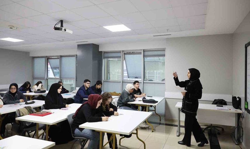 Eğitimde baştan sona destek: Bağcılar'dan çocukluktan üniversiteye kapsamlı hizmet