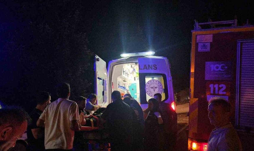 Cide'de tali yol kavşağında çarpışma: dört kişi yaralandı