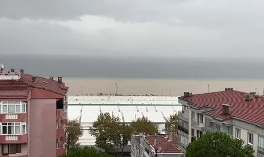 Bursa’da sel çamuru Mudanya sahillerini buladı