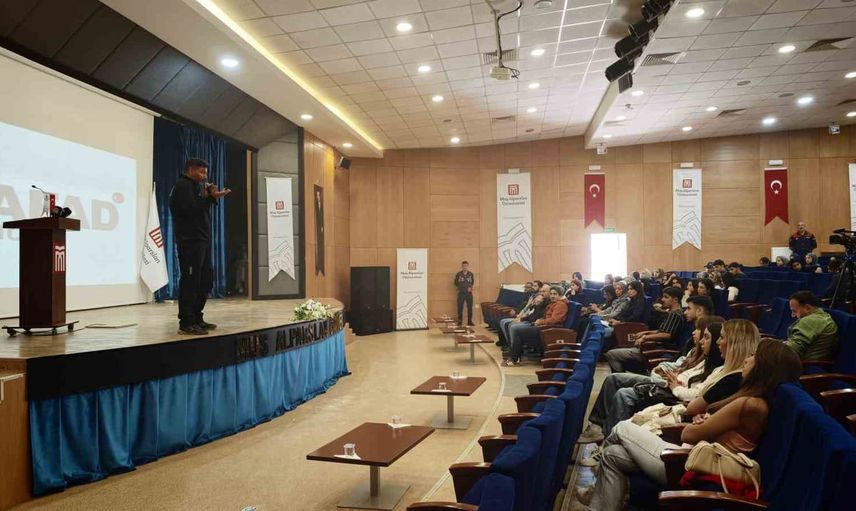 Üniversiteliler afet eğitiminde uygulamalı beceriler kazandı