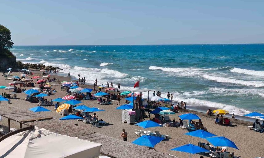 Akçakoca sahillerinde güvenlik gerekçesiyle 15 Ağustos'ta denize girilmesi yasaklandı