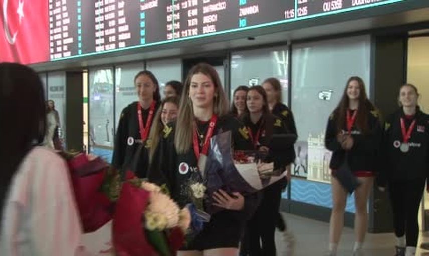 U17 kız voleybolcuları dünya ikinciliğiyle yurda döndü
