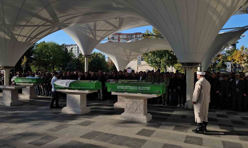 Şehit tuğgeneral İsa Baydilli’nin annesi son yolculuğuna uğurlandı