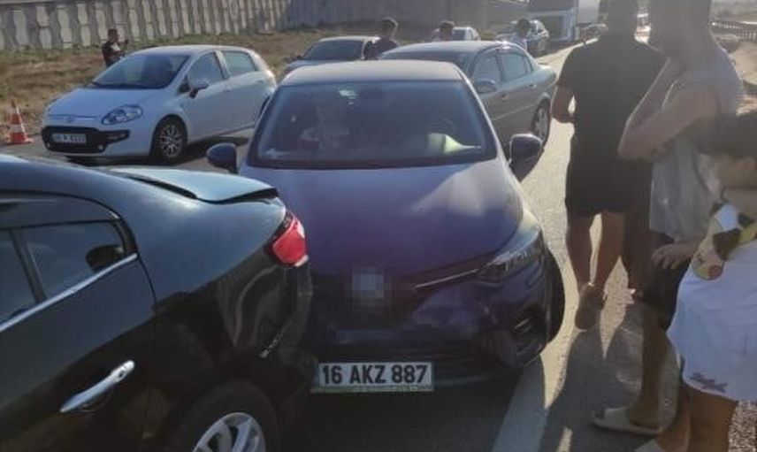 Gölkıyı’da akşam trafiğini etkileyen beş araçlı zincirleme kaza: bir yaralı