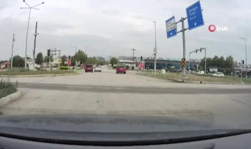 Otogar kavşağında tırın ihlali otomobile çarptı: iki yaralı