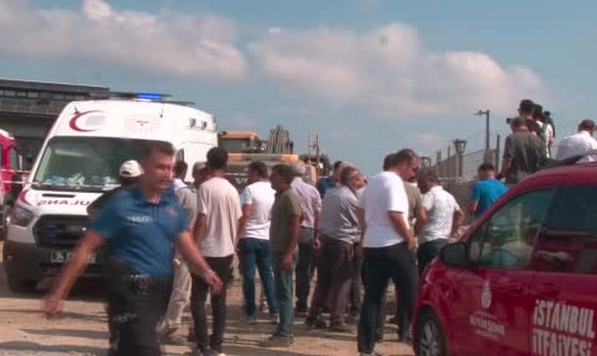 Tuzla'da toprak altında kalan işçinin kurtarılması sürüyor