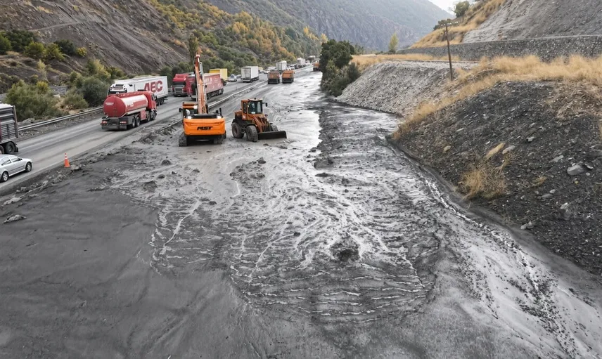Sansa Deresi çevresinde sel ve heyelanın bıraktığı tahribat havadan kaydedildi