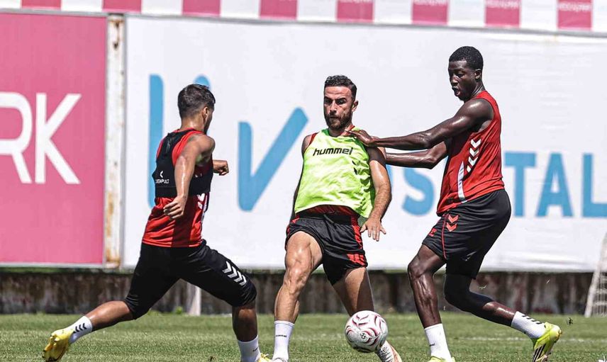 Samsunspor Çaykur Rizespor deplasmanına taktik ve güç odaklı hazırlanıyor