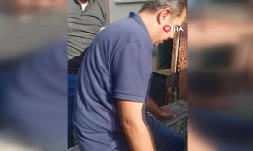 Namaz için okulda kalan görevlinin 5 metrelik kuyu kurtarma anı