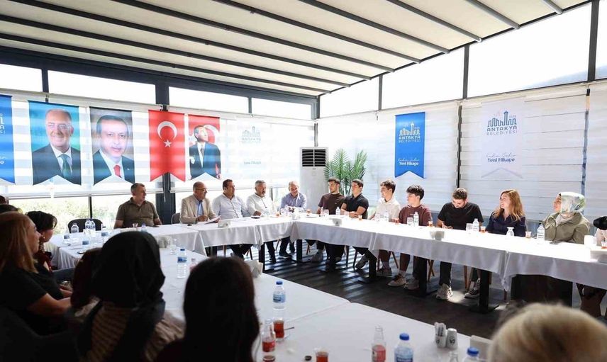 Antakya'da başarı buluşması: başkan Yapar dereceye giren öğrencileri kutladı