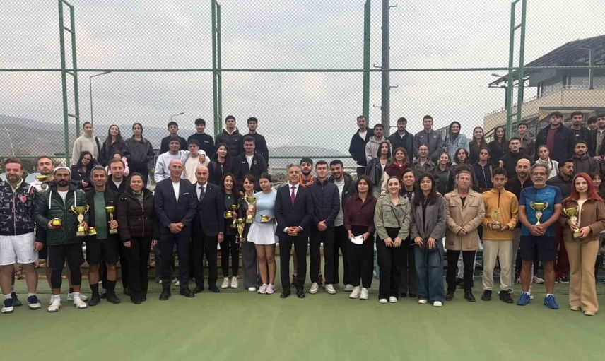 EBYÜ'de kortlarda cumhuriyet coşkusu