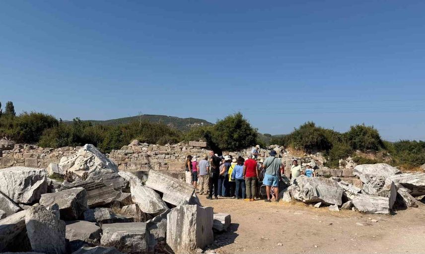 Kyzikos'ta geçmişe yolculuk: Yunanistan'dan gelen kafile Hadrian Tapınağı'nı inceledi