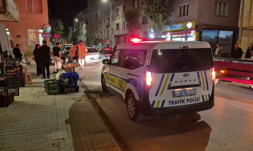 Eskişehir'de çarpışma sonrası havaya savrulan motosikletlinin tampon çarpması kamerada
