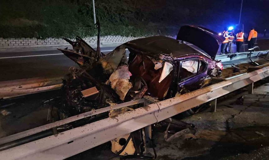 Tem otoyolunda gece yarısı çarpışma: bir sürücü yaşamını yitirdi, iki kişi yaralandı