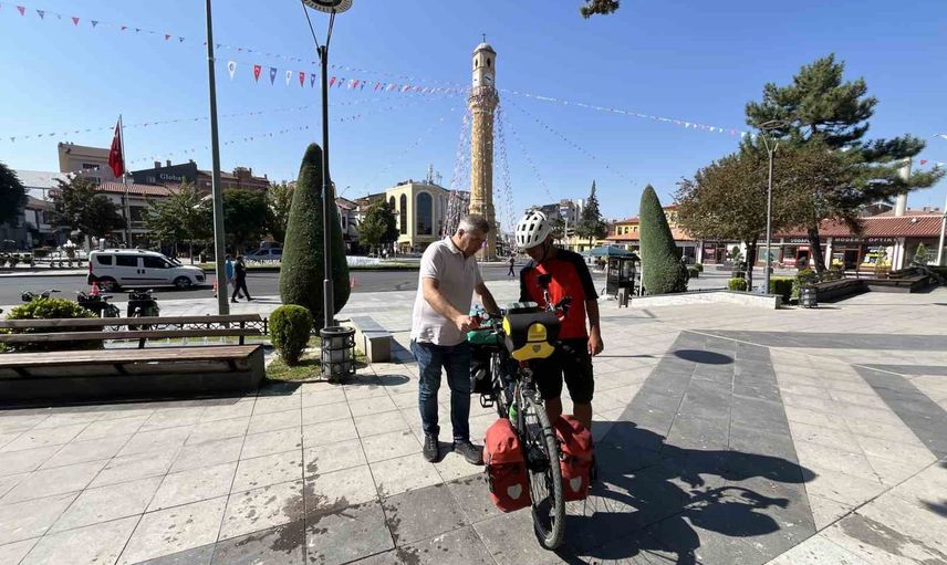 Sınıf öğretmeninden dünya turu: Çorum'dan Japonya ve Avustralya'ya pedallarla