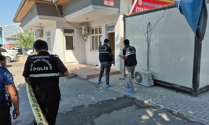 Trafik kazası tartışması belediye bahçesinde silahlı çatışmaya dönüştü