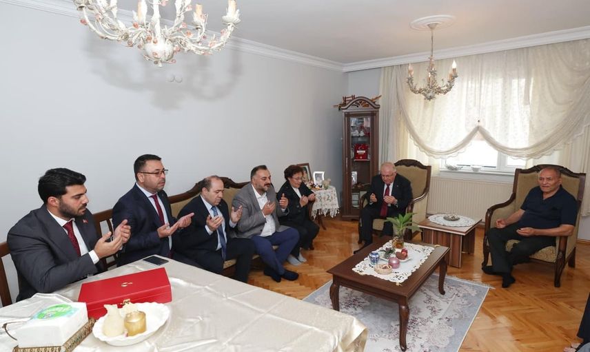 Bakan Yaşar Güler'den Maltepe'de şehit ailesine vefa ziyareti