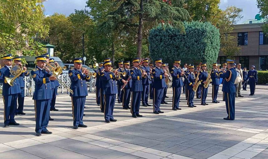 Eskişehir'de Atatürk anıtı önünde 30 Ağustos coşkusu